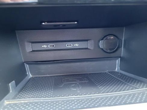 Used 2024 Volkswagen Taos SE FWD image 17