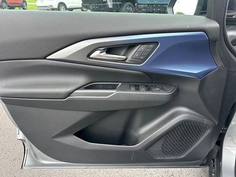 New 2025 Chevrolet Equinox EV LT image 13