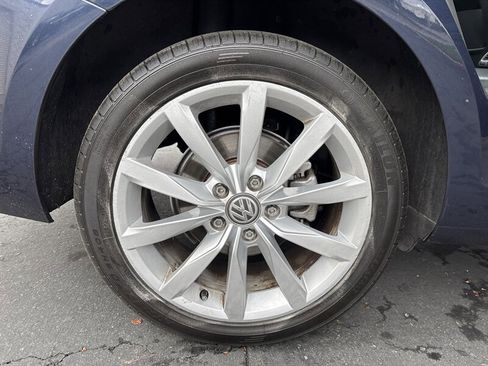 Used 2017 Volkswagen Golf SE image 15