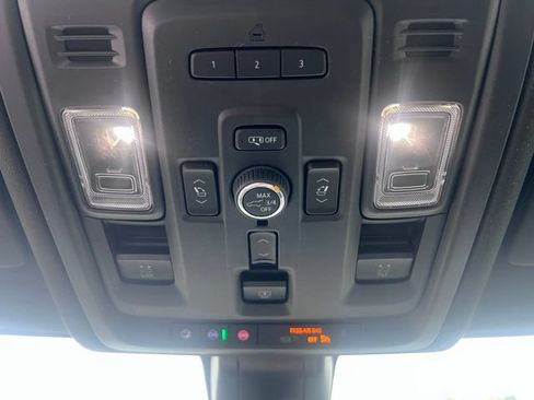 Used 2022 GMC Yukon Denali AWD/4WD image 17