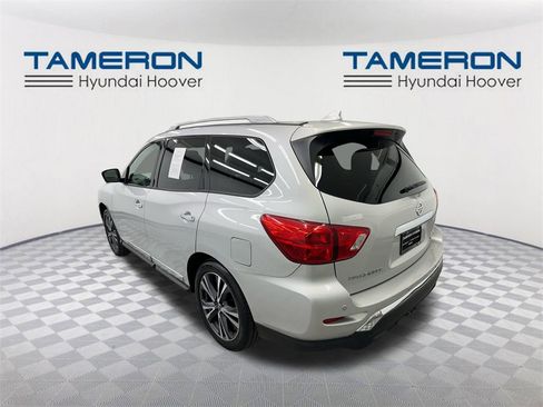 Used 2020 Nissan Pathfinder Platinum image 3