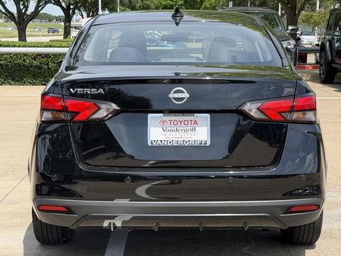 Used 2025 Nissan Versa SV FWD image 5