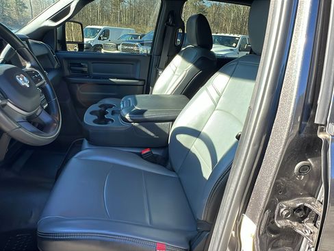 Used 2024 RAM 3500 Tradesman w/ Chrome Appearance Group image 19