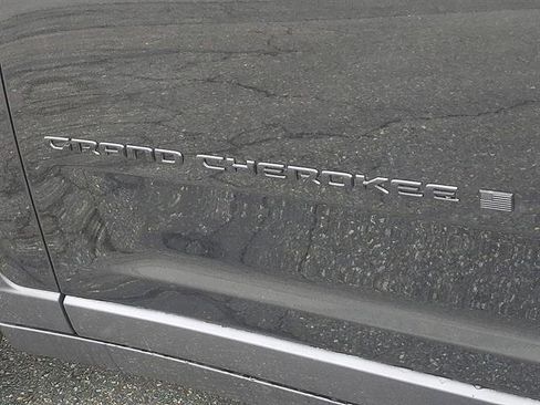 New 2025 Jeep Grand Cherokee Altitude image 23