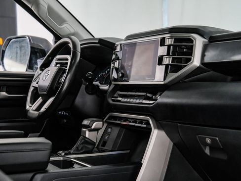 Used 2022 Toyota Tundra SR5 w/ SR5 Convenience Package image 18