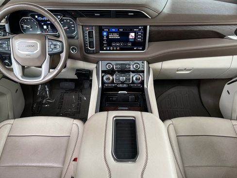 Used 2021 GMC Yukon Denali w/ Denali Premium Package image 13