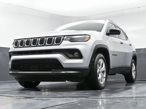 Used 2024 Jeep Compass Latitude image 49