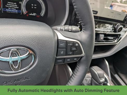 Used 2025 Toyota Highlander Limited FWD image 24