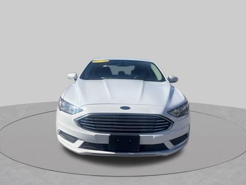 Used 2018 Ford Fusion SE FWD image 2
