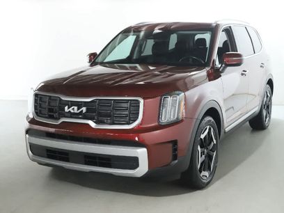 Used 2024 Kia Telluride S w/ S Sunroof Package