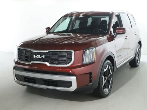 Used 2024 Kia Telluride S w/ S Sunroof Package FWD image 1