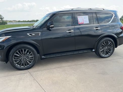Used 2024 INFINITI QX80 Premium Select w/ All-Season Package RWD image 5