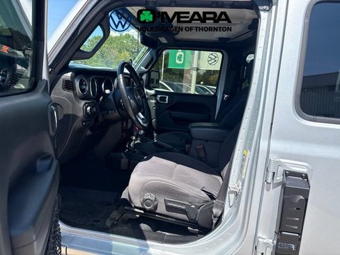 Used 2023 Jeep Wrangler Unlimited Rubicon 4xe w/ Cold Weather Group AWD/4WD image 5