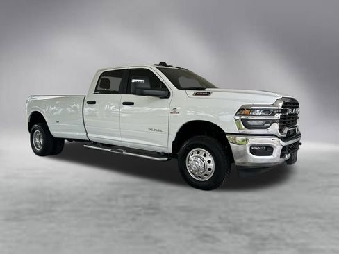 Used 2025 RAM 3500 Big Horn AWD/4WD image 2