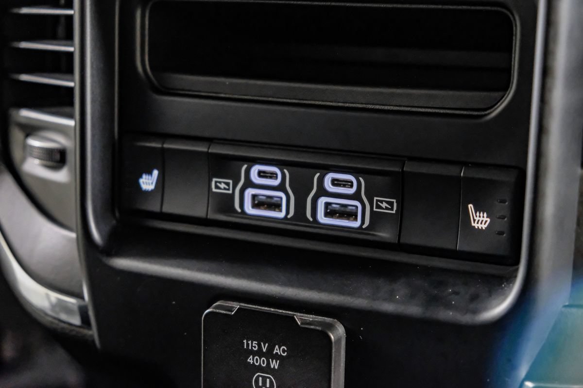 Used 2025 RAM 3500 Laramie AWD/4WD image 31