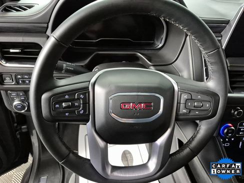 Used 2024 GMC Yukon SLT w/ SLT Luxury Package image 11