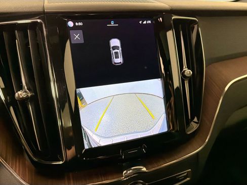 Certified 2023 Volvo XC60 B5 Plus w/ Climate Package image 14
