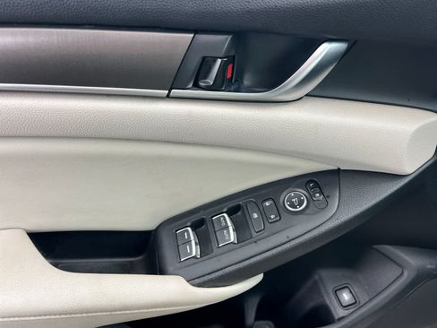 Used 2018 Honda Accord LX image 13