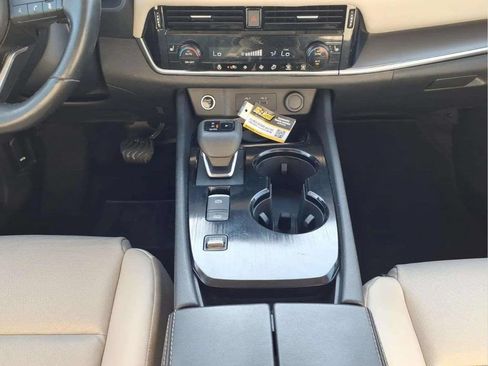 Used 2021 Nissan Rogue SV w/ Premium Package FWD image 12