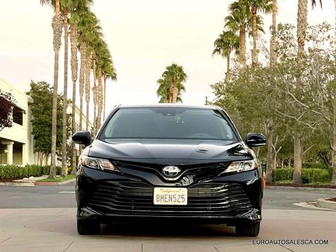 Used 2019 Toyota Camry LE image 2