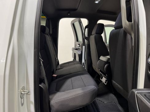 Used 2022 Chevrolet Silverado 2500 Custom w/ Custom Value Package image 15