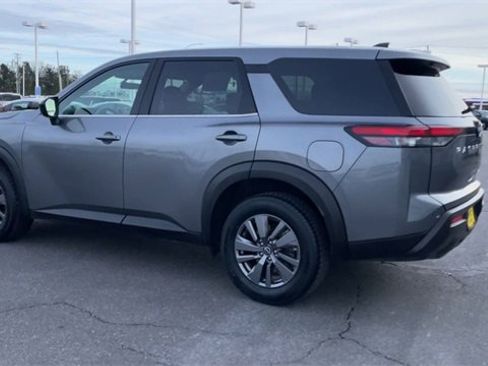 Used 2024 Nissan Pathfinder S image 7