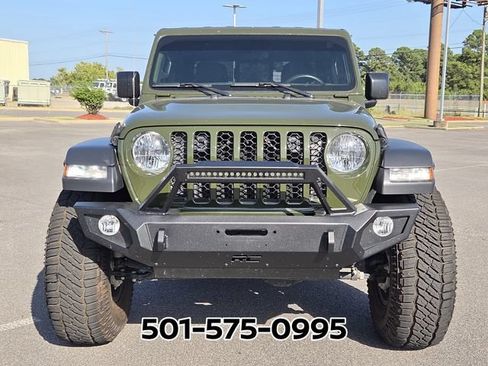 Used 2023 Jeep Gladiator Sport AWD/4WD image 5