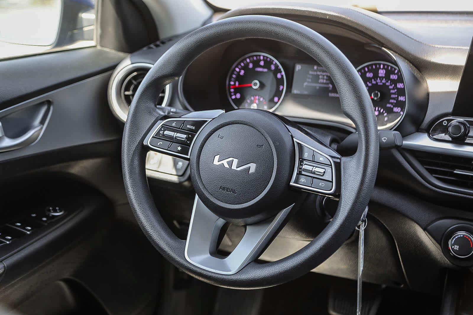 Used 2023 Kia Forte LXS w/ LXS Technology Package FWD image 15