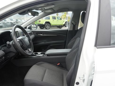 Used 2025 Toyota Camry LE FWD image 24