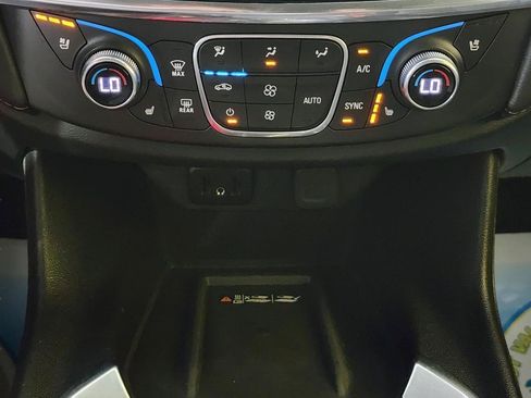 Used 2018 Chevrolet Traverse Premier AWD/4WD image 23