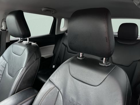 Used 2022 Jeep Compass Limited image 15