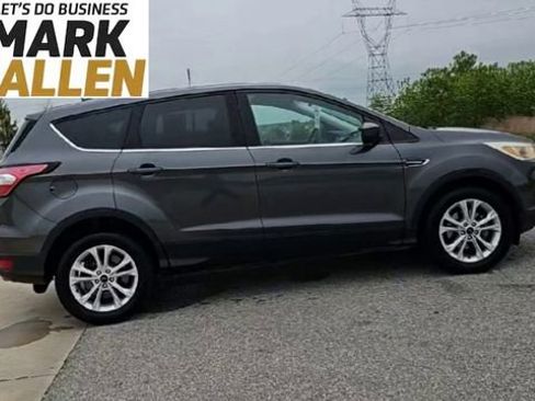 Used 2017 Ford Escape SE FWD image 9