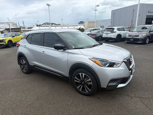 Used 2020 Nissan Kicks SR FWD image 2
