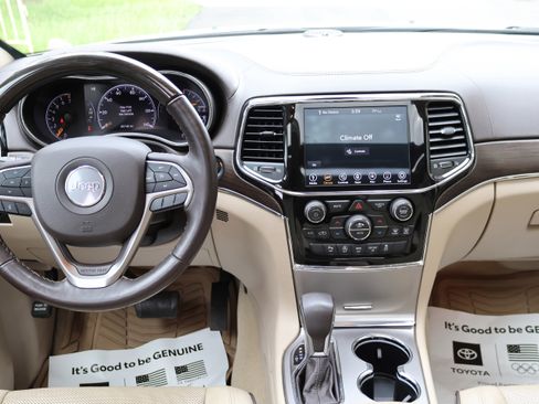 Used 2021 Jeep Grand Cherokee Overland AWD/4WD image 34