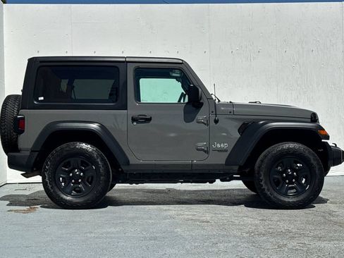 Used 2018 Jeep Wrangler Sport AWD/4WD image 2