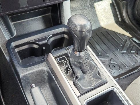 Used 2018 Toyota Tacoma SR5 RWD image 22