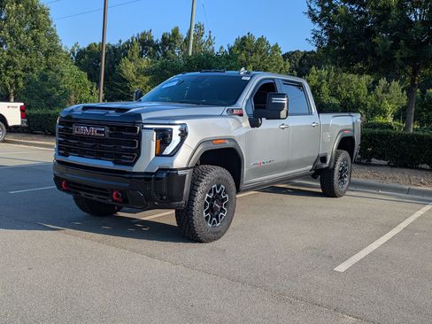 Used 2026 GMC Sierra 2500 AT4X AWD/4WD image 8