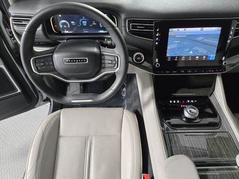 Used 2022 Jeep Wagoneer Series III image 13