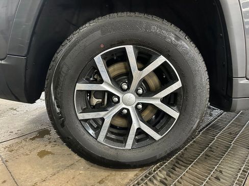 Used 2023 Jeep Grand Cherokee L Limited w/ Luxury Tech Group II image 40