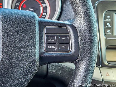 Used 2018 Dodge Journey SXT w/ Blacktop Package FWD image 16
