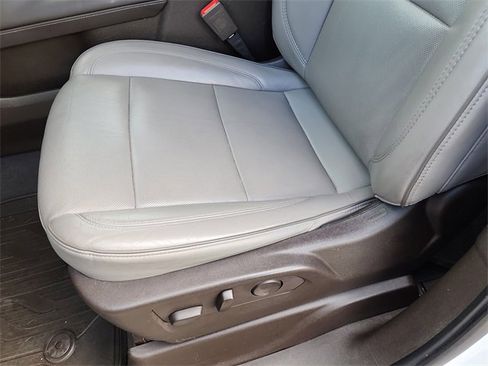 Used 2021 GMC Yukon SLT w/ Rear Media and Nav Package image 15