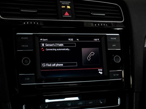 Used 2018 Volkswagen GTI SE FWD image 26