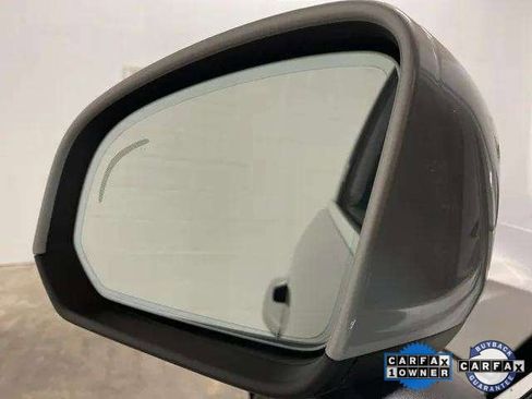 Used 2025 Volvo XC40 B5 Plus image 91