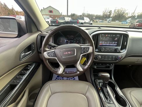 Used 2017 GMC Canyon SLT w/ Driver Alert Package image 4