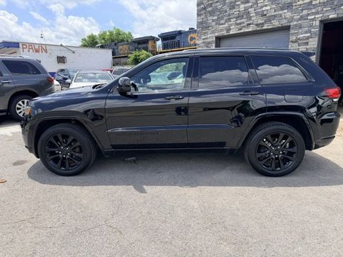 Used 2018 Jeep Grand Cherokee Altitude AWD/4WD image 8