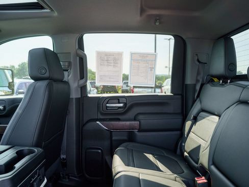 Used 2023 GMC Sierra 3500 Denali w/ Denali Ultimate Package AWD/4WD image 16