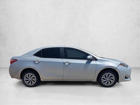 Used 2018 Toyota Corolla LE FWD image 4