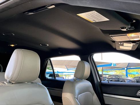 Used 2018 Ford Explorer XLT w/ Equipment Group 202A AWD/4WD image 14