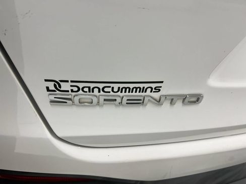 Used 2018 Kia Sorento FWD image 25