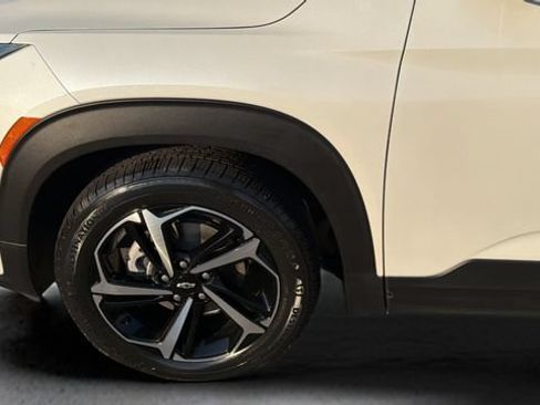 Used 2022 Chevrolet TrailBlazer RS w/ Sun and Liftgate Package FWD image 37